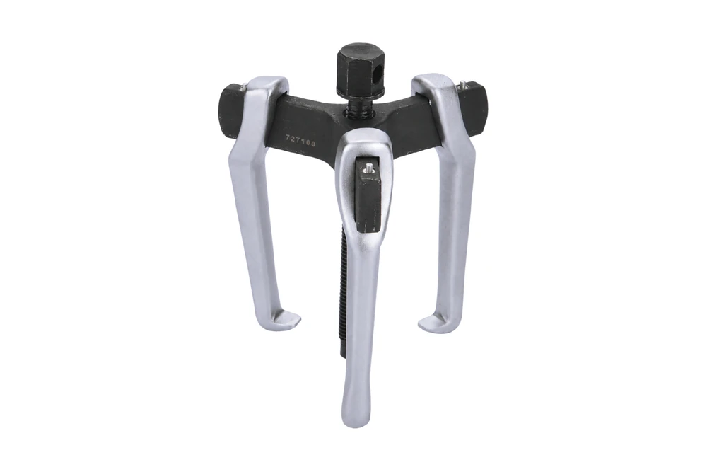 Complete three-jaw gear puller with forcing screw
